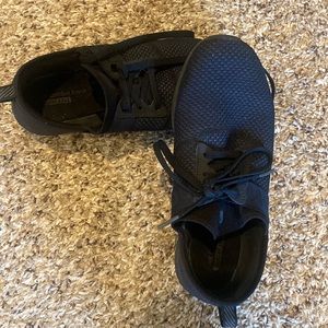 New Balance tennis shoe